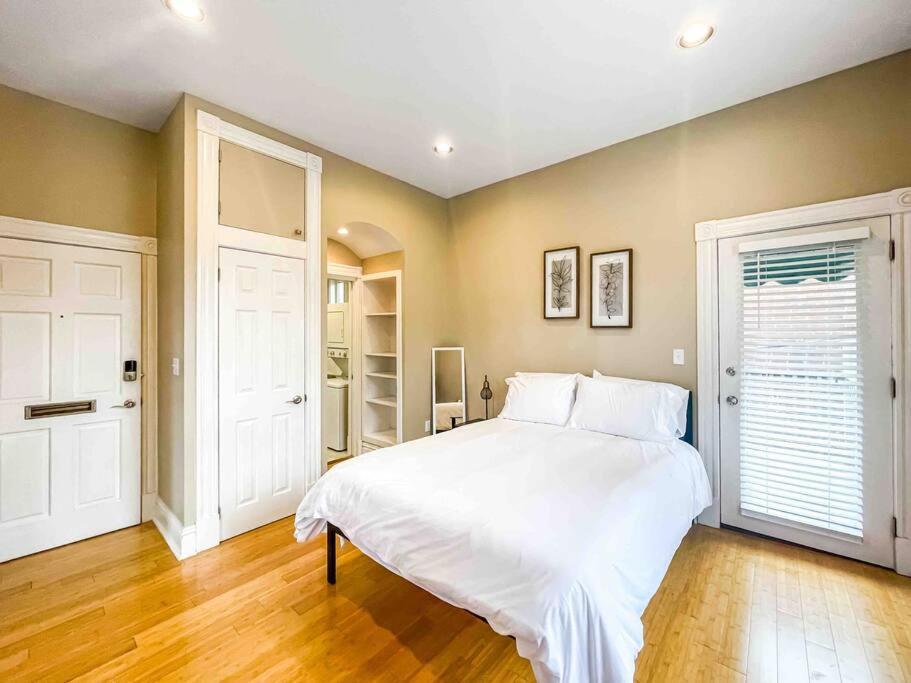 Modern Studio Full Kitchen & Balcony The Hill Tower Grove Exterior photo